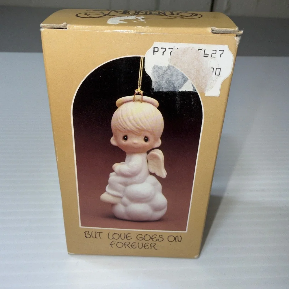 VTG Precious Moments 1980 But Love Goes On Forever Angel Cloud Ornament 1980 Box